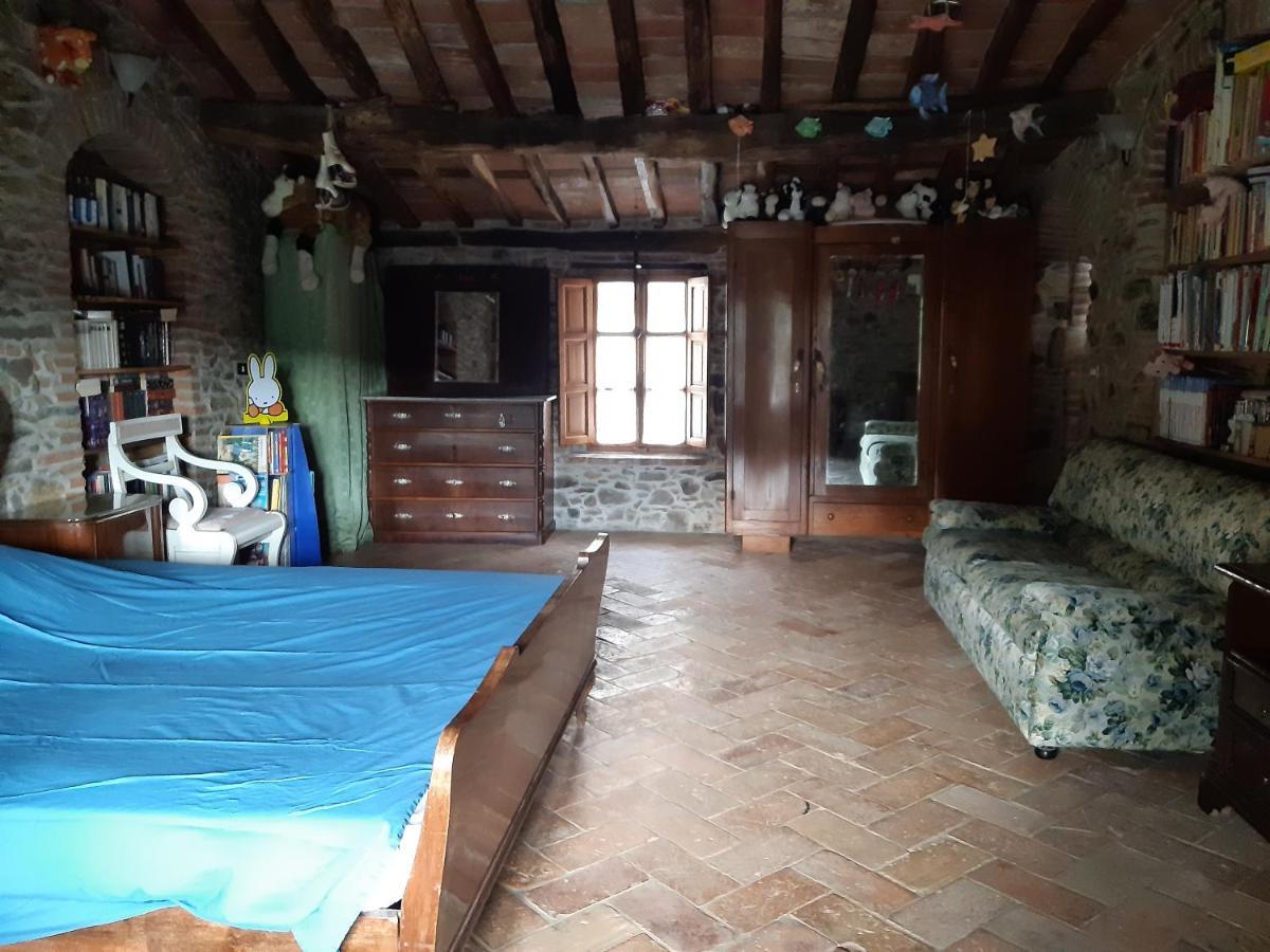 Attic With Balcony At Locanda Del Capo Capannori Εξωτερικό φωτογραφία